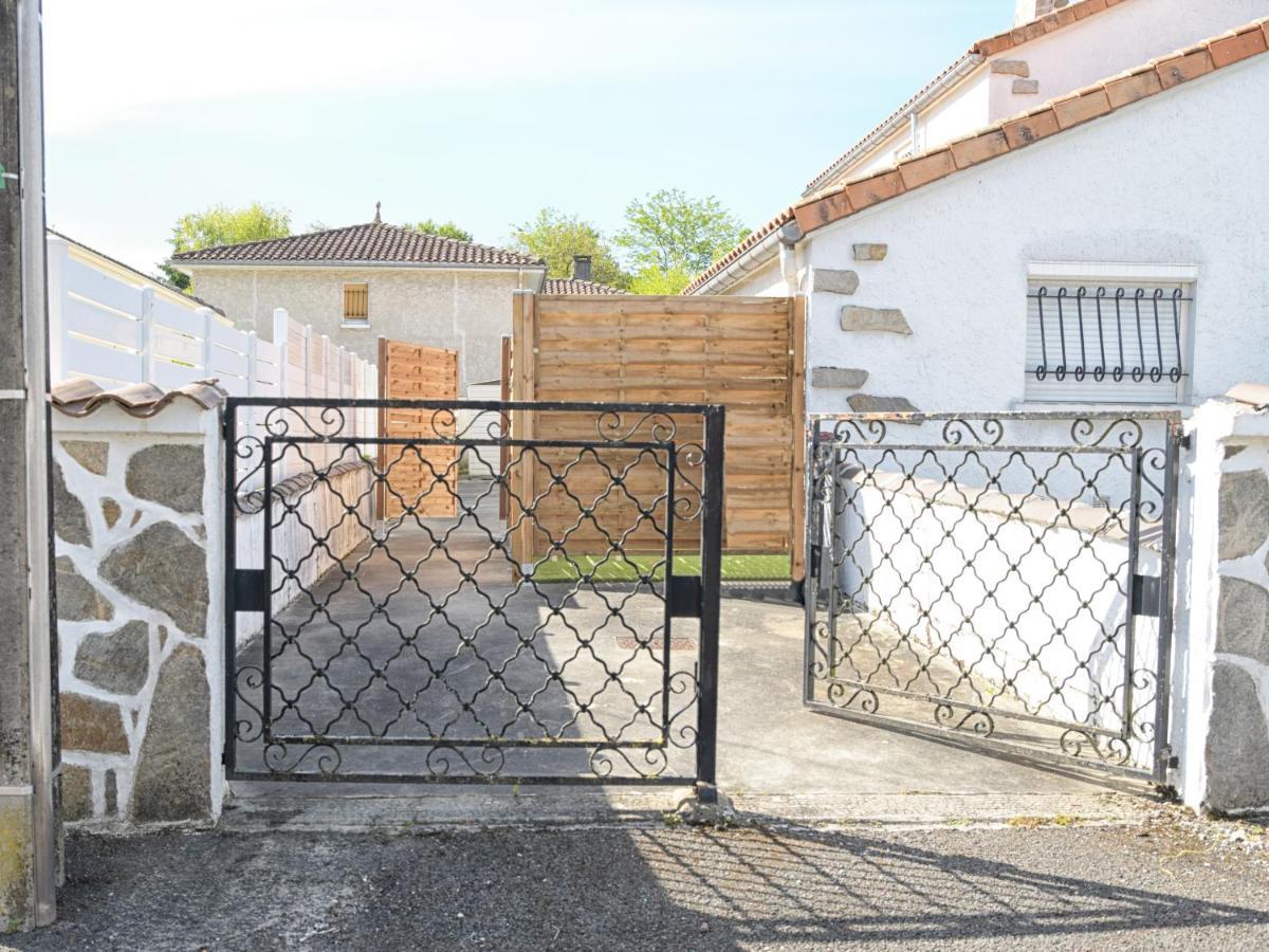 Appartamento T2 - 28M2 Avec Cour Et Stationnement, Wifi Et Linge Fournis Angoulême Esterno foto