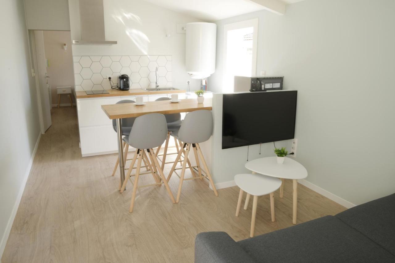 Appartamento T2 - 28M2 Avec Cour Et Stationnement, Wifi Et Linge Fournis Angoulême Esterno foto