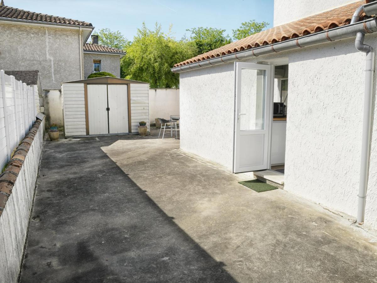 Appartamento T2 - 28M2 Avec Cour Et Stationnement, Wifi Et Linge Fournis Angoulême Esterno foto